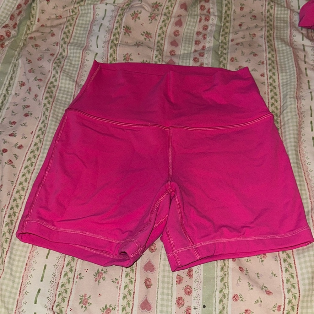 sonic pink align short